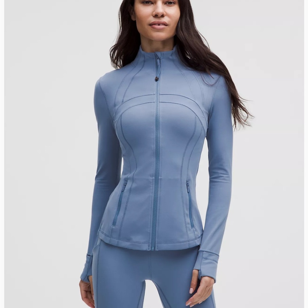 Women's Blue LuLulemon outfit
